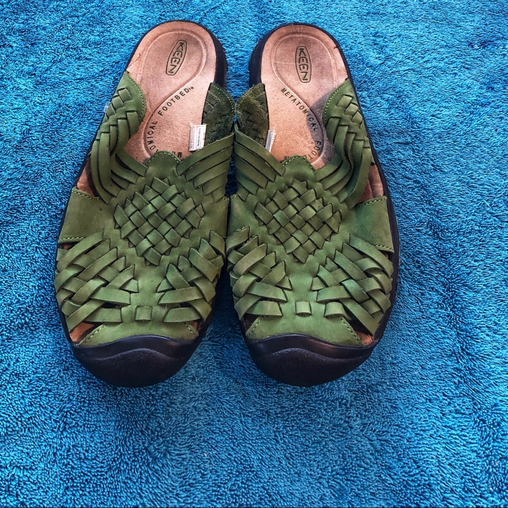 Keen Isabella Closed Toe Shoe